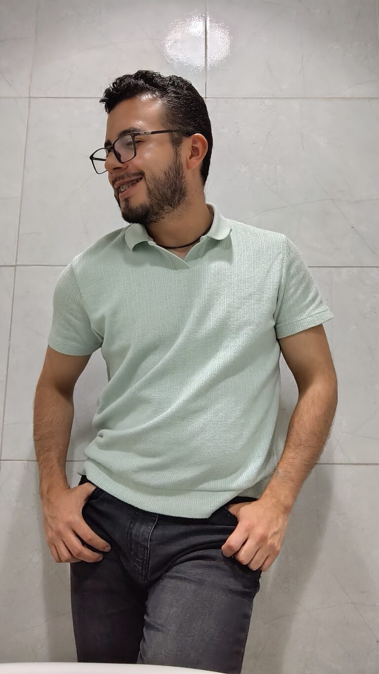1000153587 768x1365